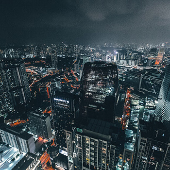 Zastawosowanie kwiatów w projektowaniu wnętrz: Jak rośliny odmieniają przestrzeń